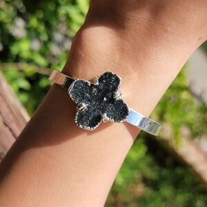 NEW 1.15" x 1.12" ADJUSTABLE SILVER PLATED BLACK AMETHSYT CLOVER SINGLE CUFF